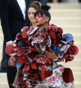 NEW YORK, NY - MAY 01: Rihanna attends "Rei Kawakubo/Comme des Garcons: Art Of The In-Between" Costume Institute Gala at The Metropolitan Museum of Art on May 1, 2017 in New York City. (Photo by John Lamparski/Getty Images)